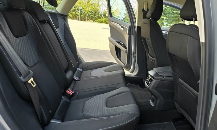 Ford Mondeo cena 59900 przebieg: 200200, rok produkcji 2019 z Iława małe 379